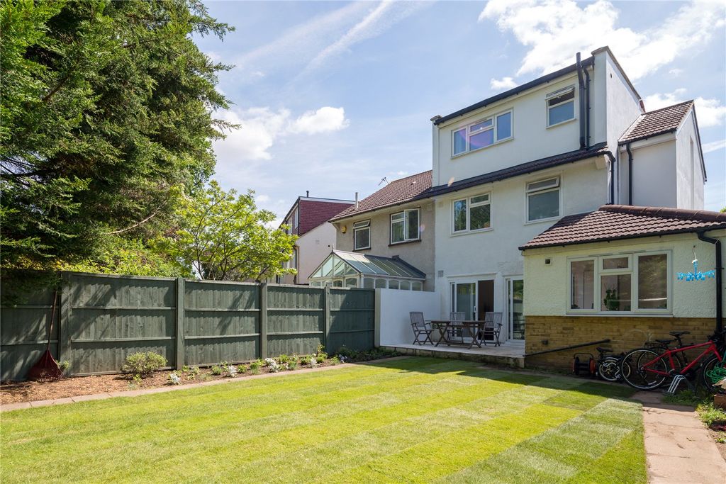 Property photo 3 of 12