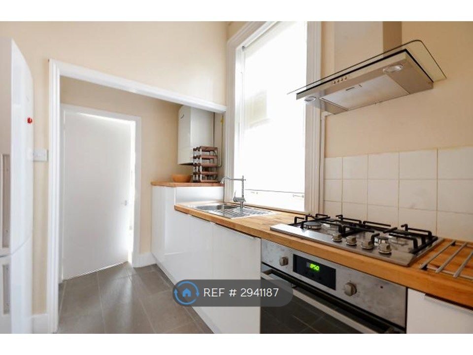 Property photo 2 of 5 Kitchen