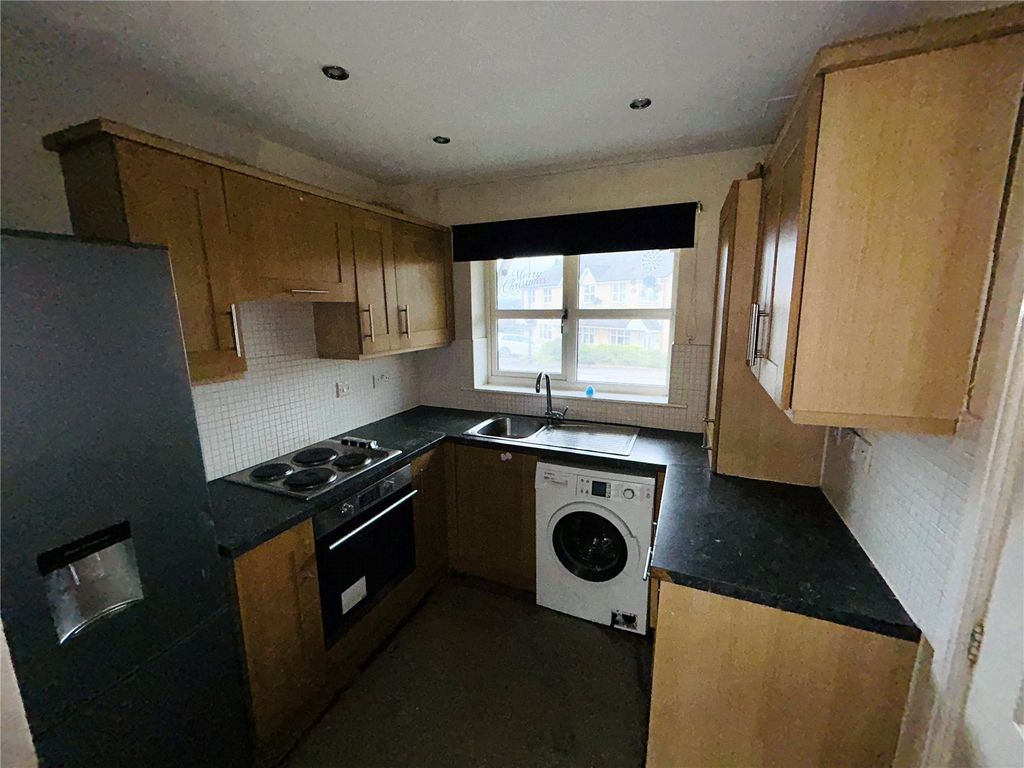 Property photo 3 of 10 Kitchen