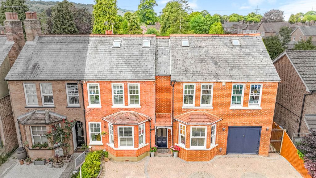Property photo 1 of 33