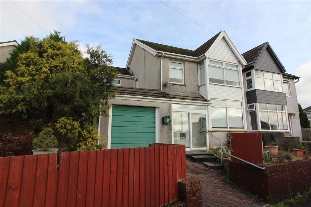 Property photo 1 of 33 Outside