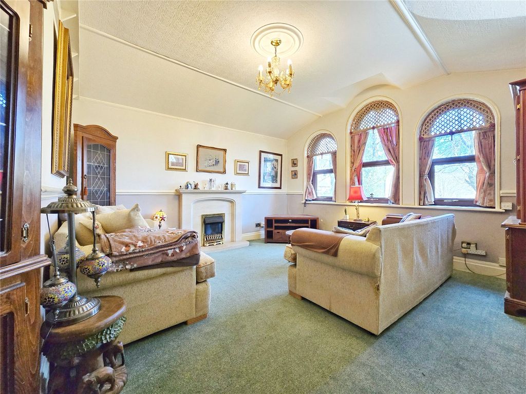 Property photo 2 of 23 Lounge