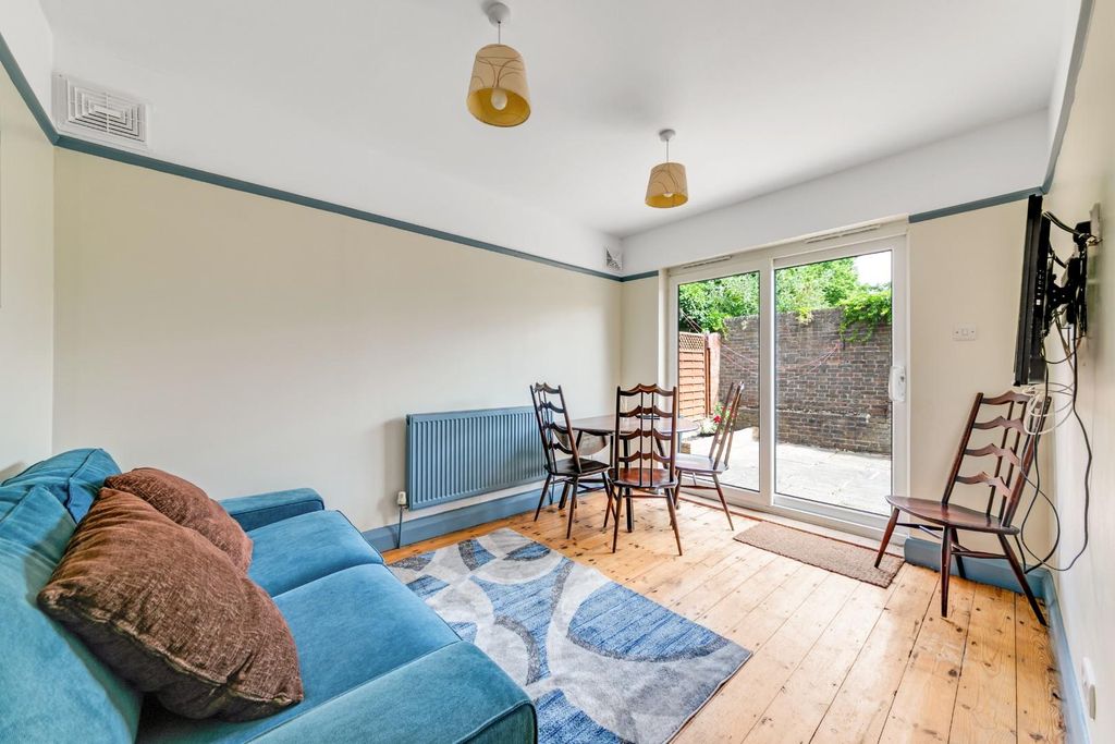Property photo 1 of 11 86536-Jm-Propworld-11 Cheseman Court -1.Jpg