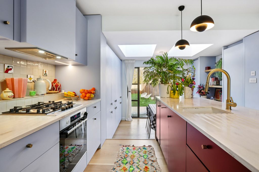 Property photo 3 of 25 Kitchen