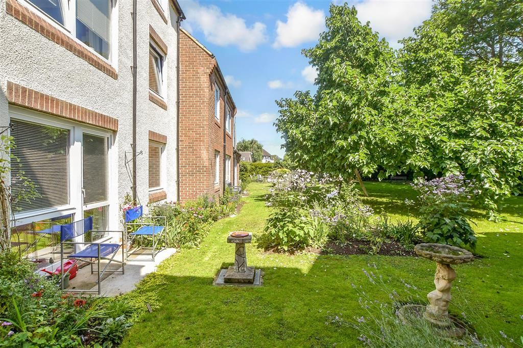 Property photo 2 of 8 Communal Gardens