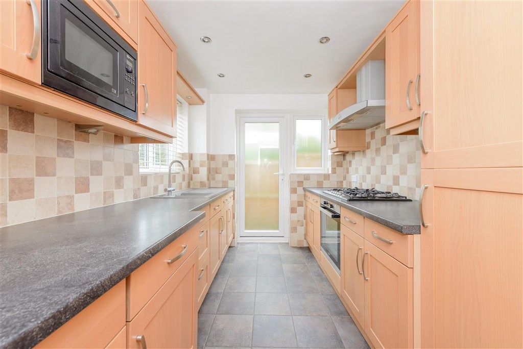 Property photo 2 of 11 Kitchen