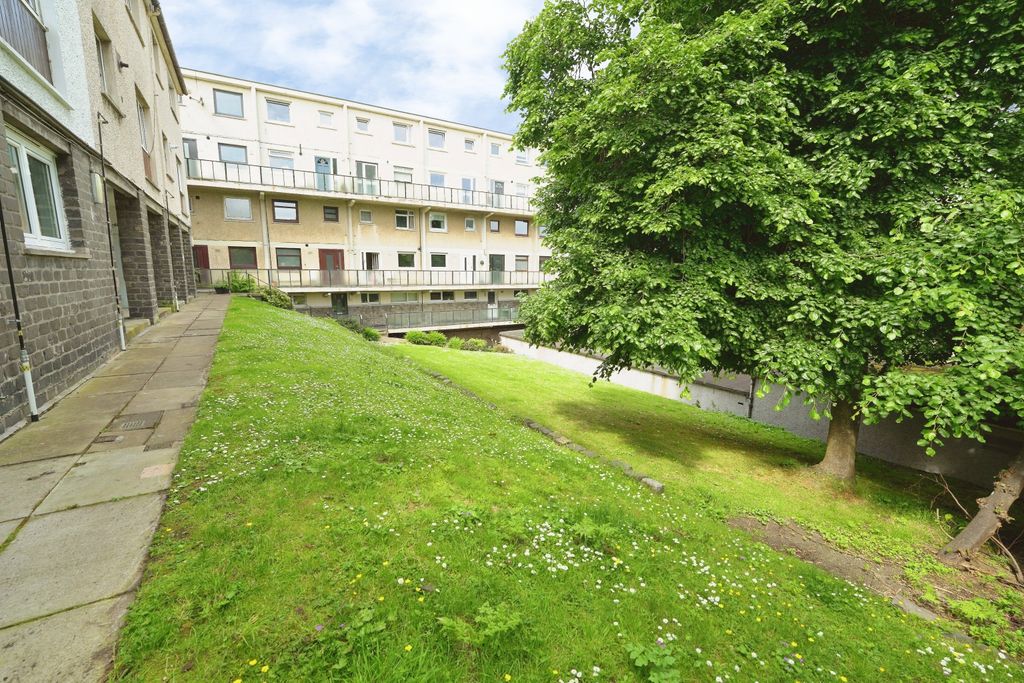 Property photo 2 of 30