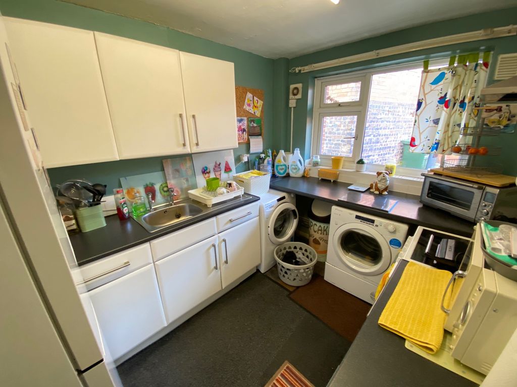 Property photo 2 of 6 Kitchen