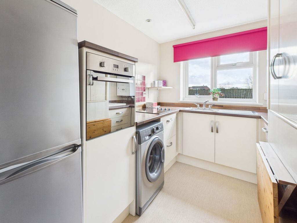 Property photo 3 of 17 Kitchen