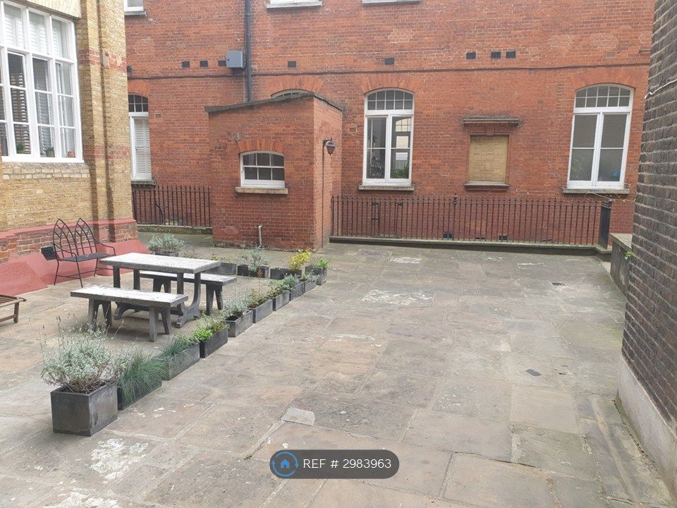 Property photo 2 of 16 Courtyard