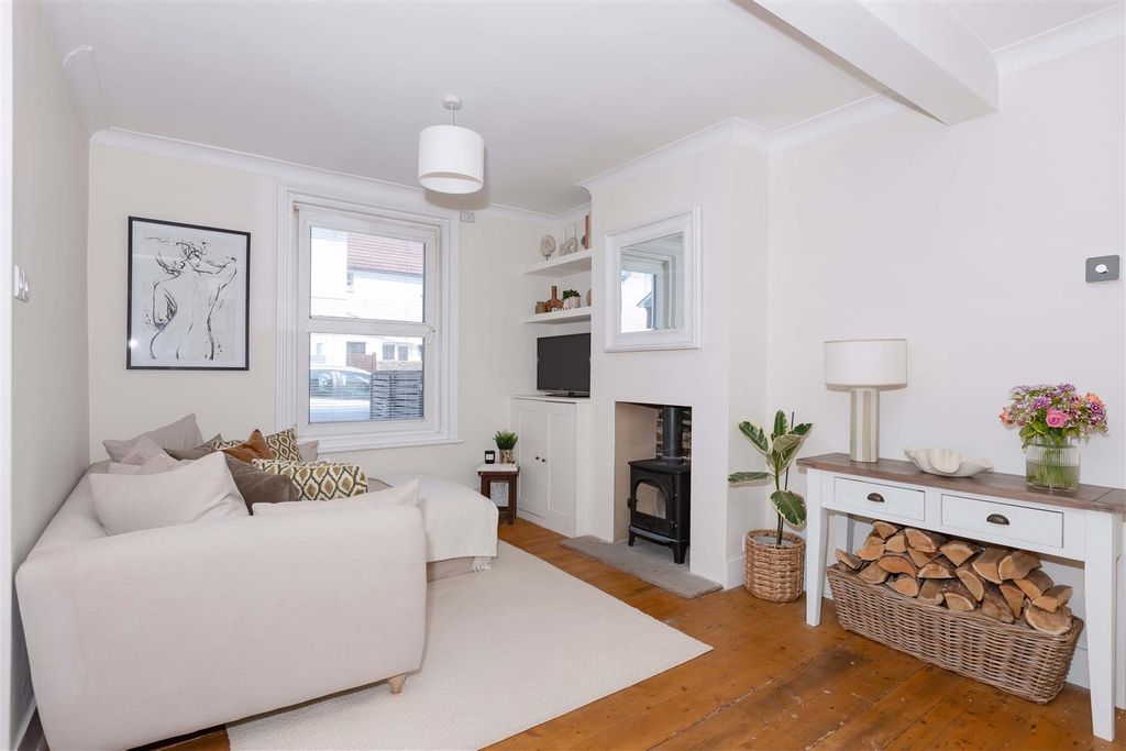 Property photo 3 of 13 Howard St_11.Jpg