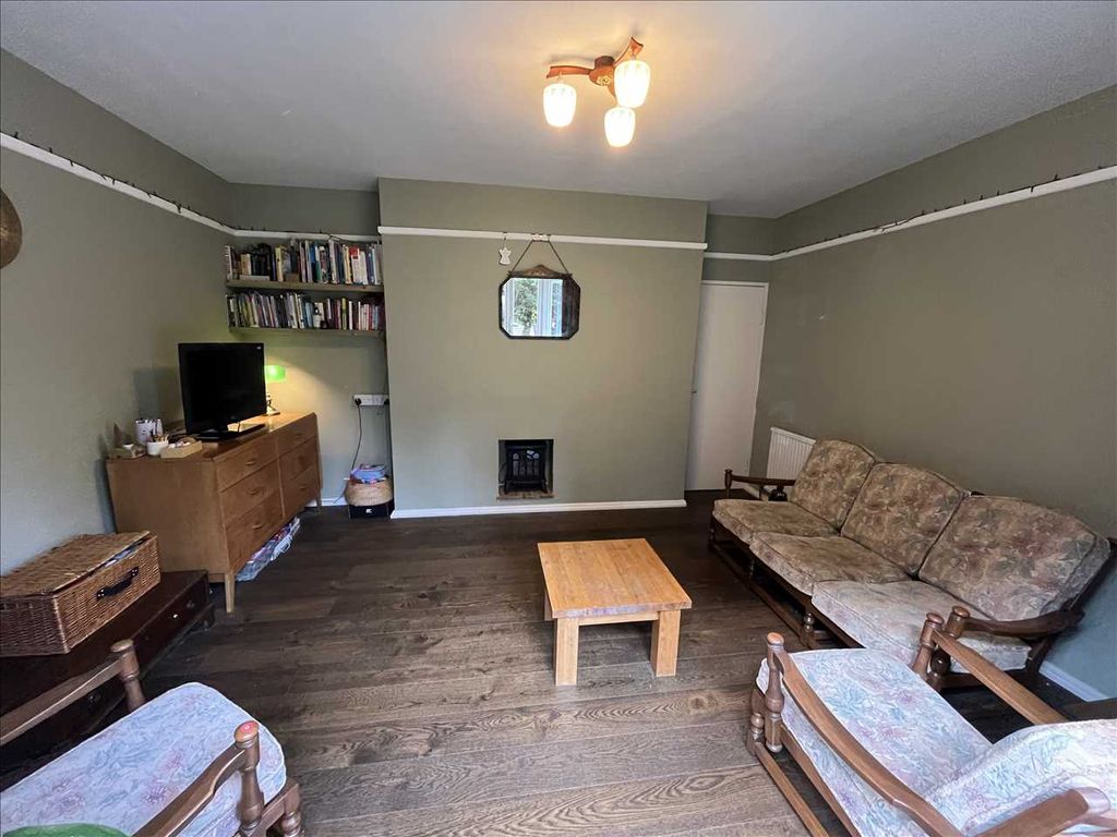 Property photo 3 of 11 Living Room