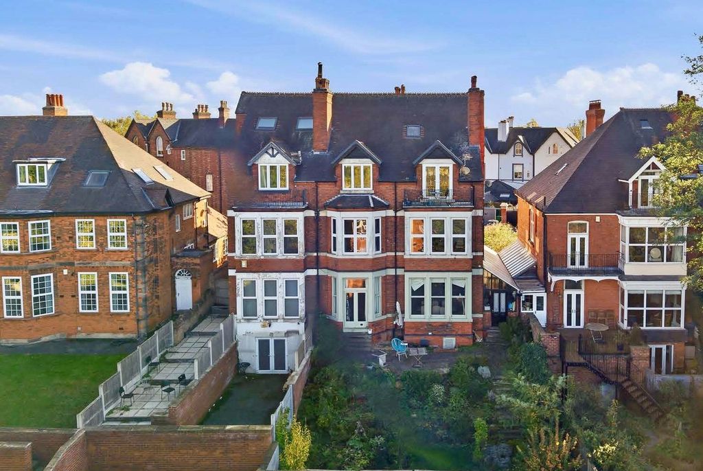 Property photo 1 of 23