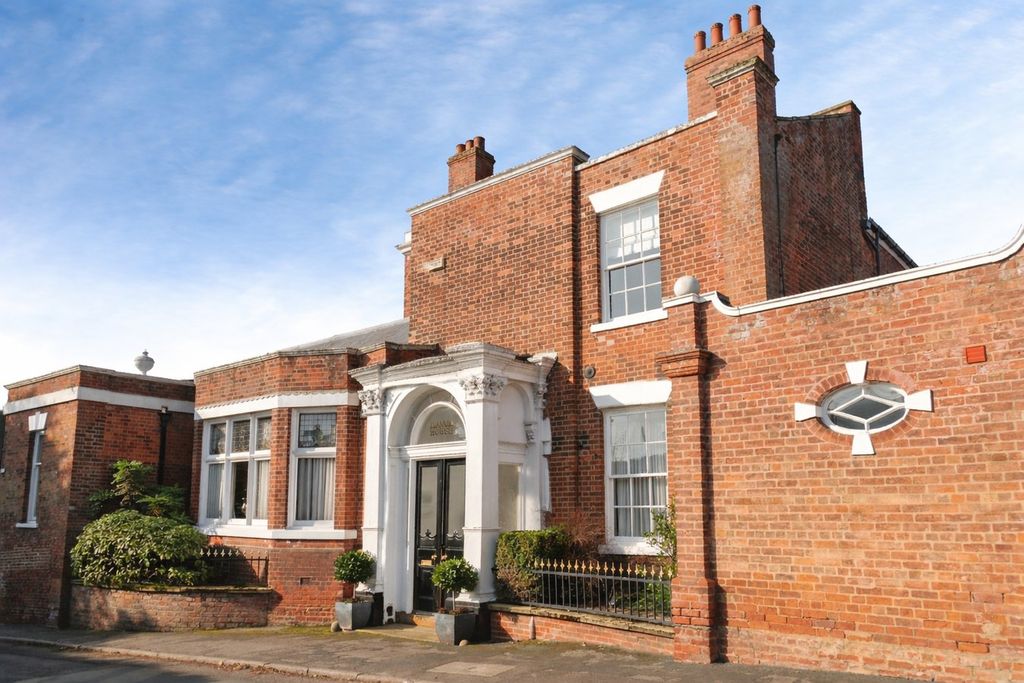 Property photo 1 of 20