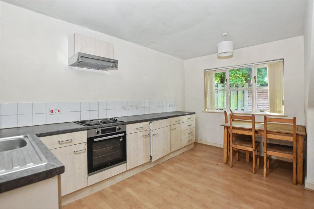 Property photo 3 of 19 Picture No. 06