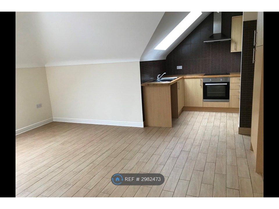Property photo 3 of 9 Kitchen/Lounge