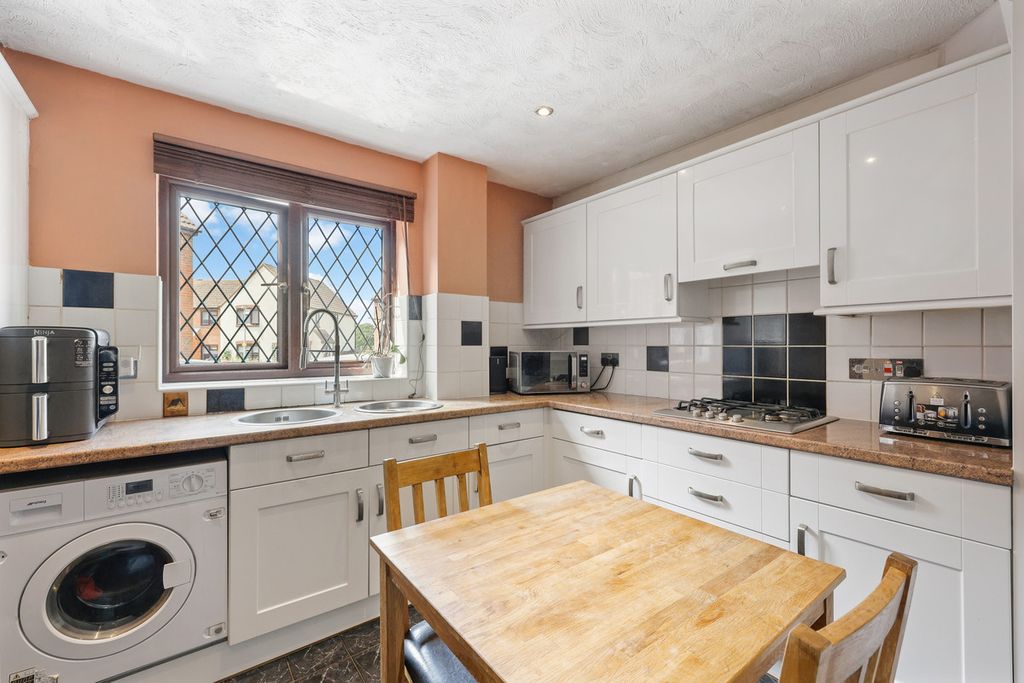 Property photo 3 of 20