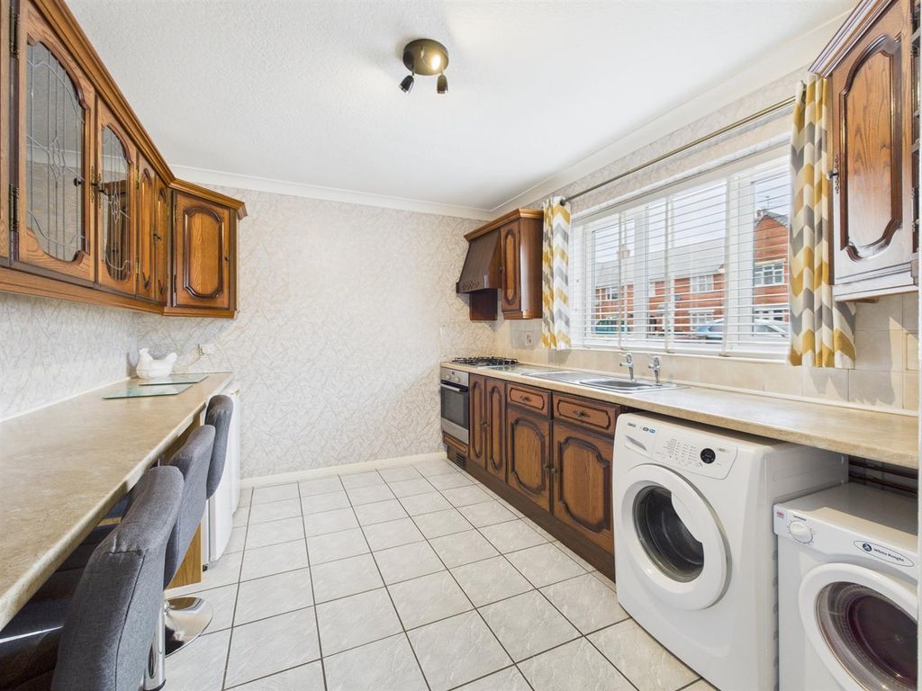 Property photo 3 of 13 Kitchen