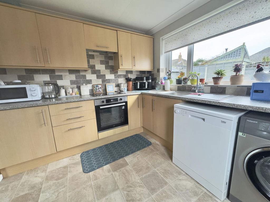 Property photo 2 of 16 Kitchen/Diner