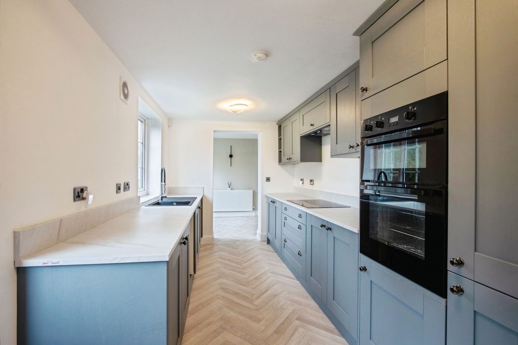 Property photo 3 of 16 Pbox-Img.Jpg