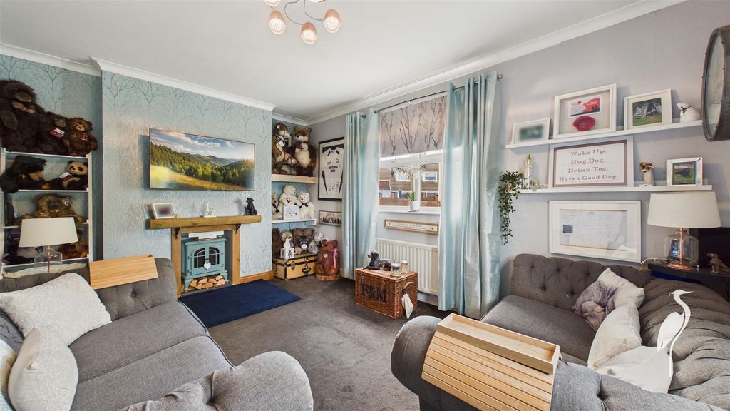 Property photo 2 of 17 Lounge