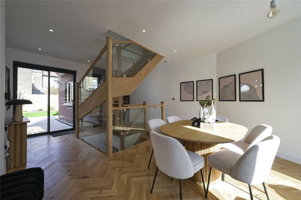 Property photo 3 of 56 Picture No. 58