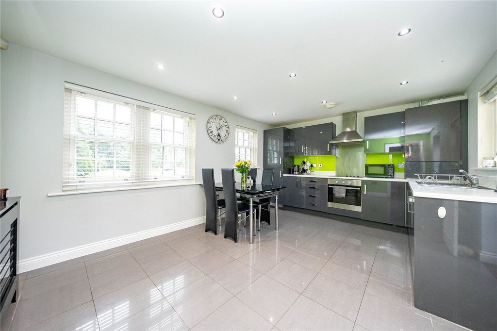 Property photo 3 of 17 Picture No. 02