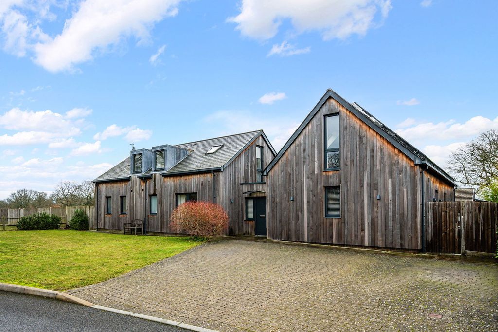 Property photo 2 of 32