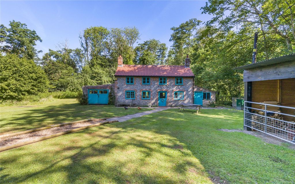 Property photo 1 of 20 Flint Cottage