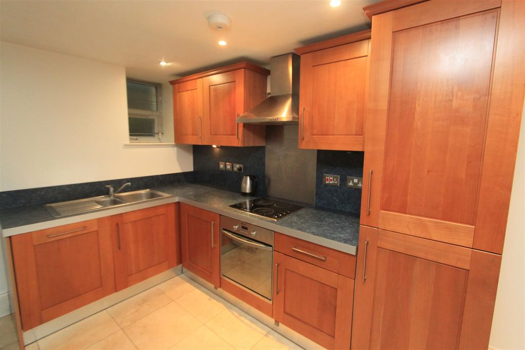 Property photo 3 of 10 Kitchen.Jpg