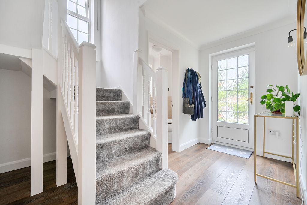 Property photo 2 of 17 151563415