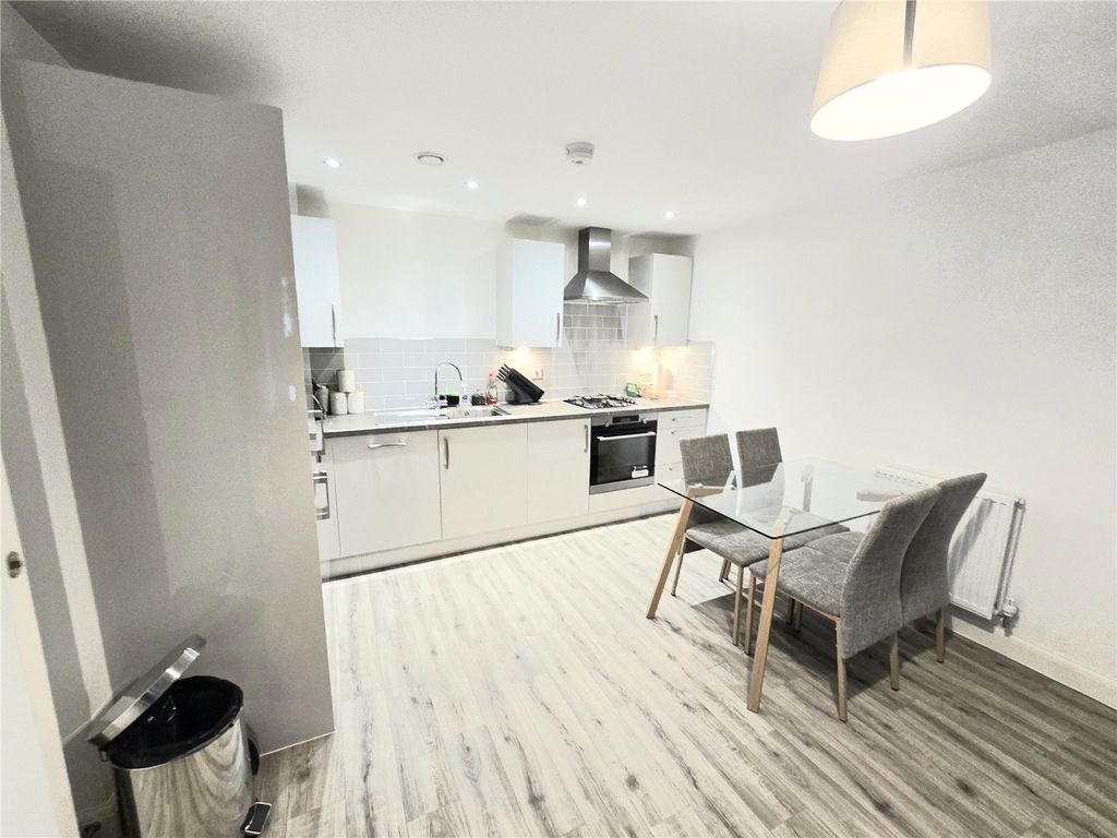 Property photo 3 of 10 Picture No. 12