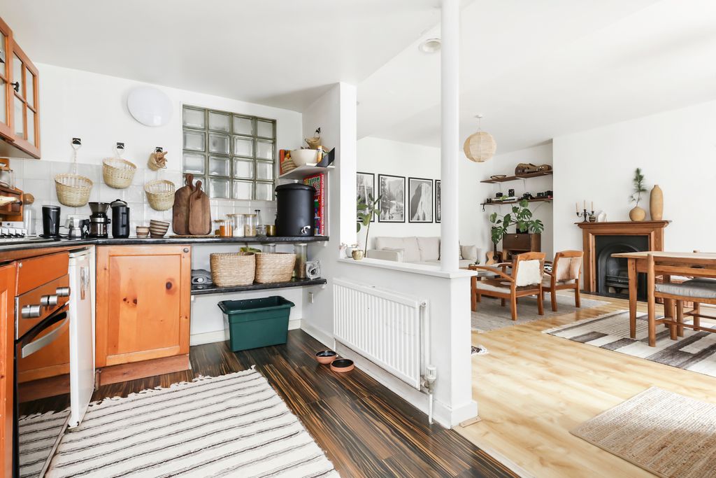 Property photo 2 of 17 Picture No. 32