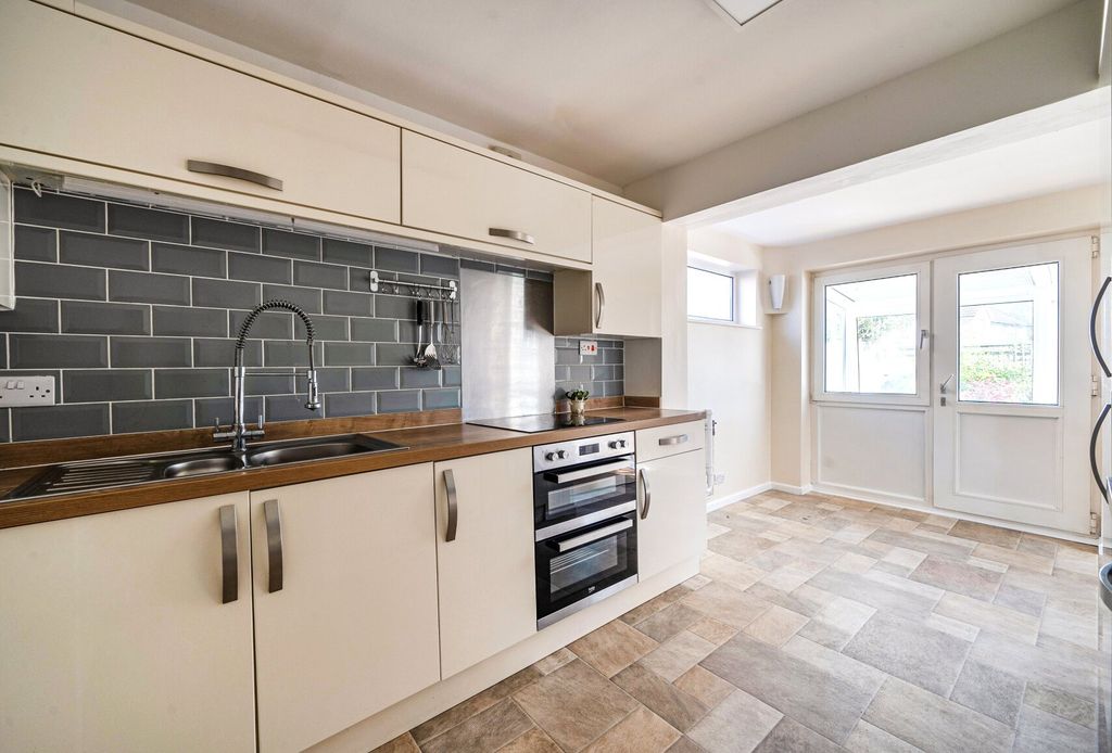 Property photo 1 of 12 Kitchen