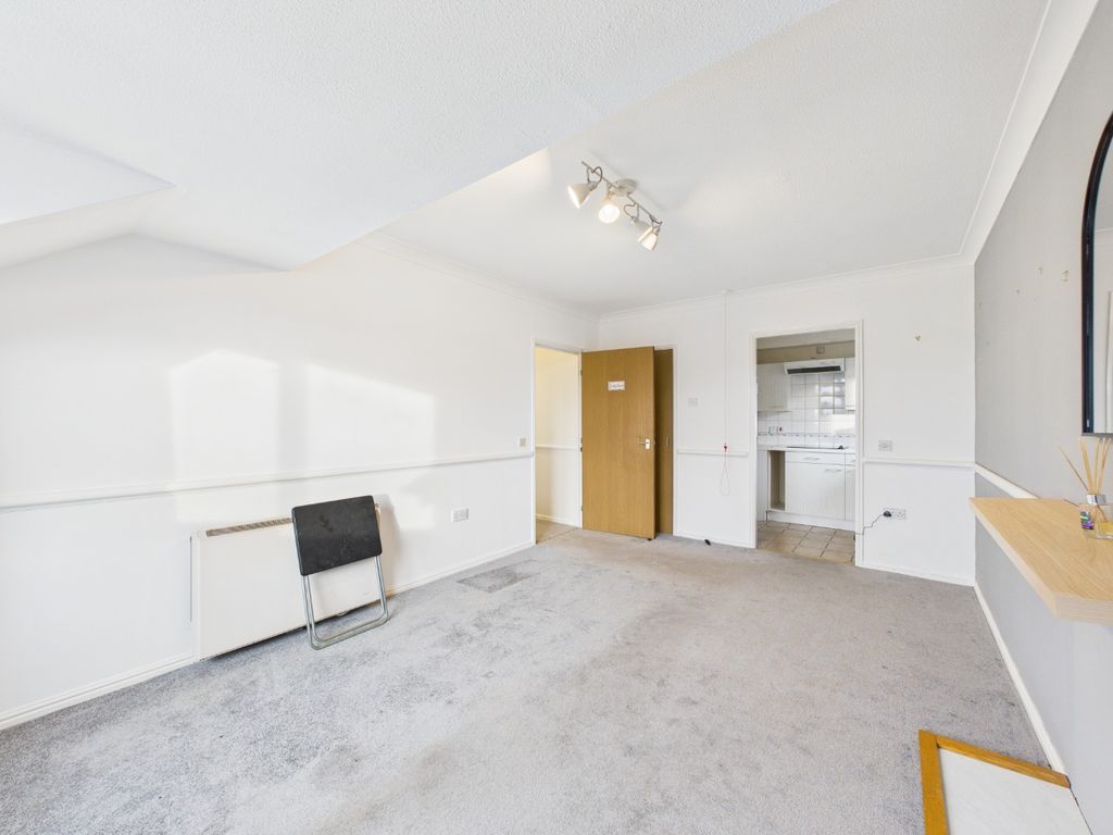 Property photo 3 of 11 4737577