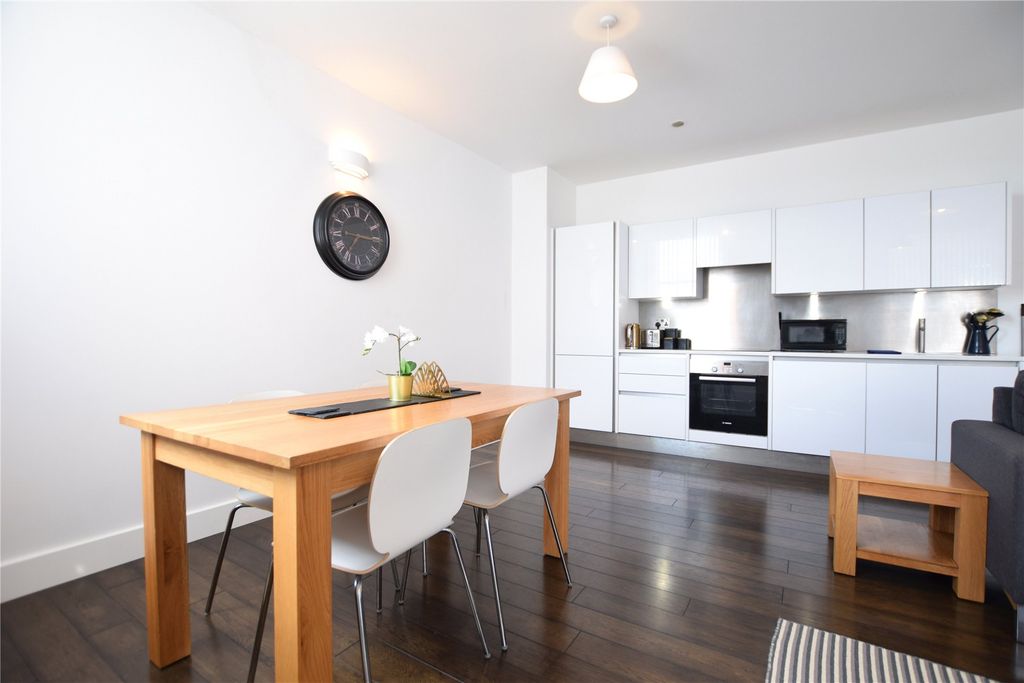 Property photo 3 of 8 Dining Area