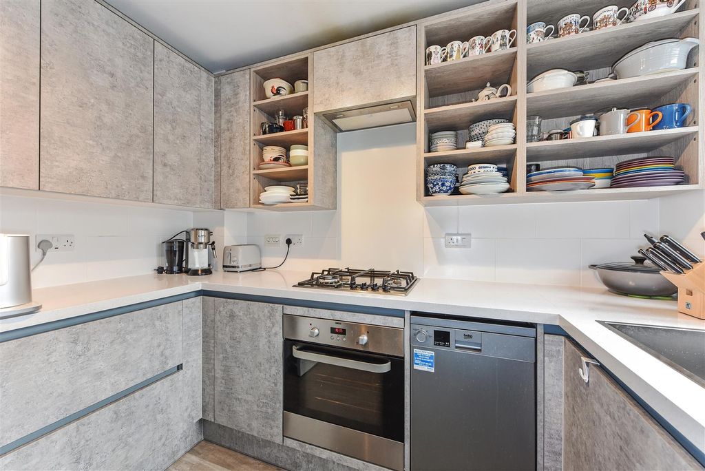 Property photo 2 of 19 Kitchen