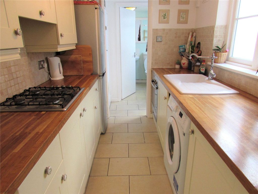Property photo 2 of 10 Kitchen