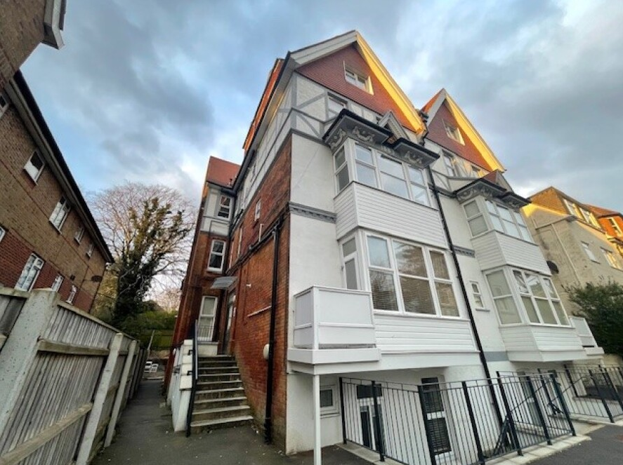 Property photo 1 of 6