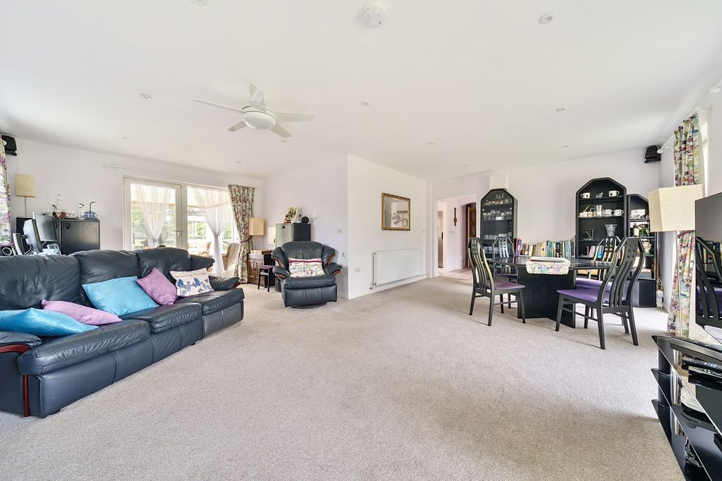 Property photo 3 of 25