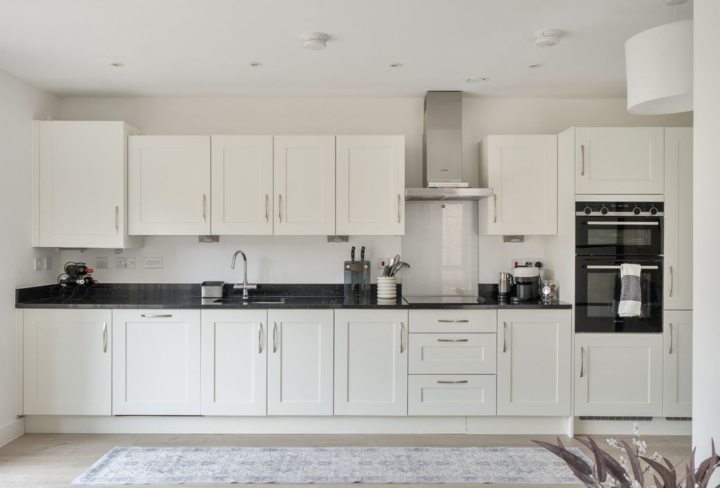 Property photo 3 of 18 Kitchen