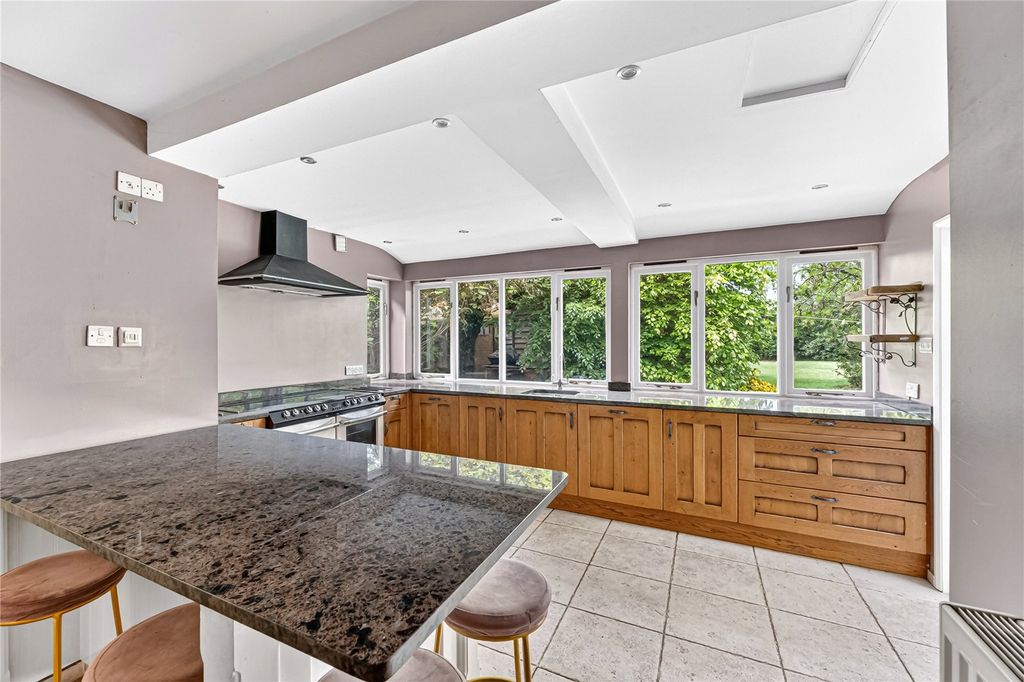 Property photo 2 of 40 Picture No. 32