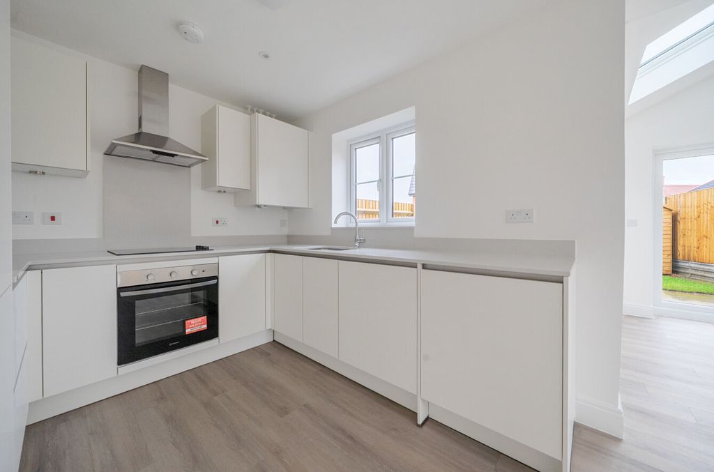 Property photo 3 of 12 1388540-21-69382B...