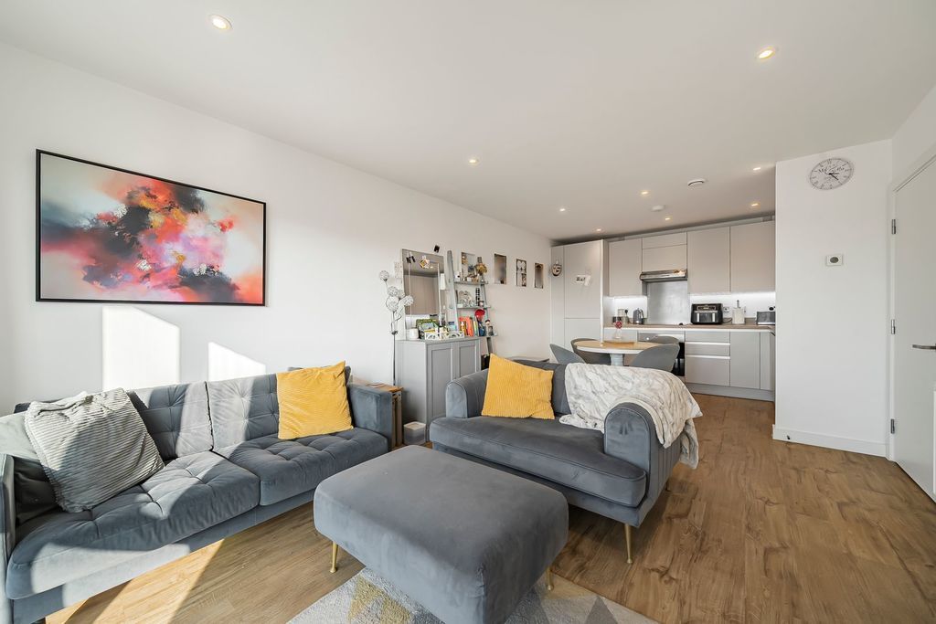 Property photo 3 of 27