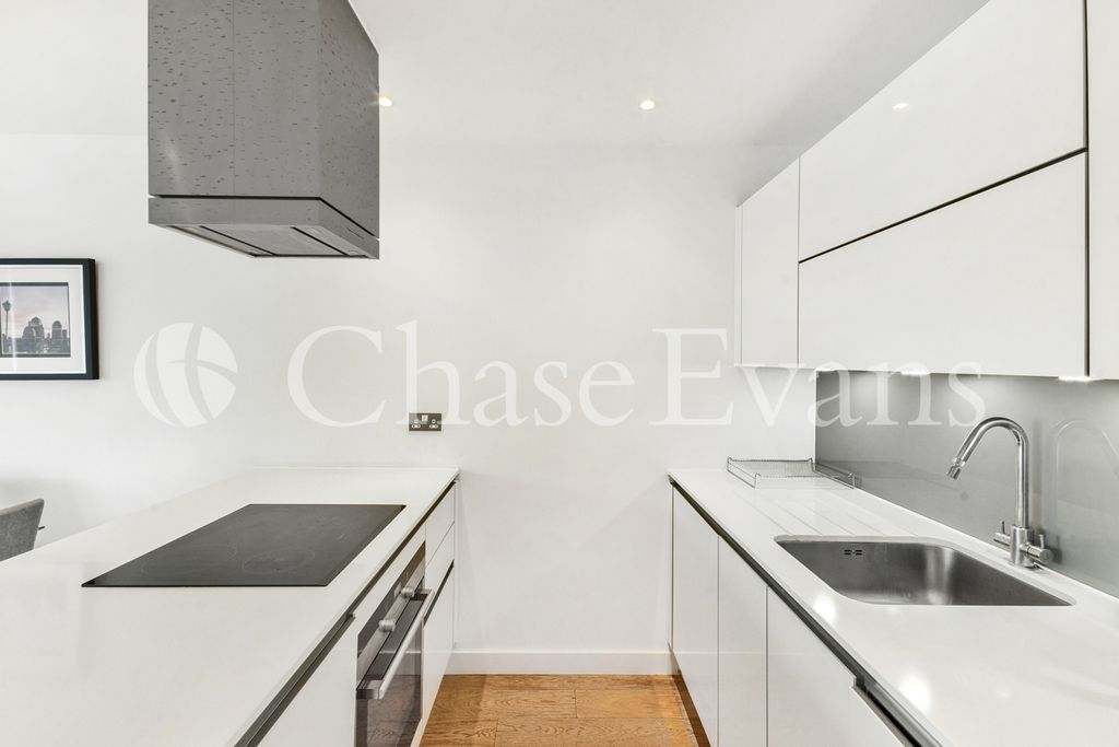 Property photo 3 of 12 Kitchen
