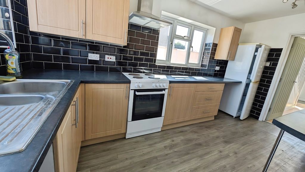 Property photo 2 of 18 Pbox-Img.Jpg