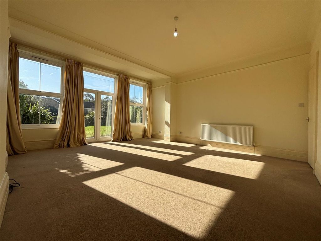 Property photo 3 of 13 Living/Dining Room