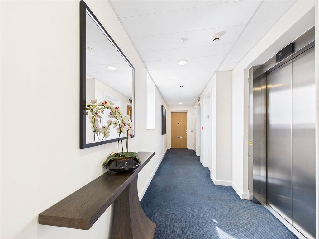 Property photo 2 of 10 Building Entrance