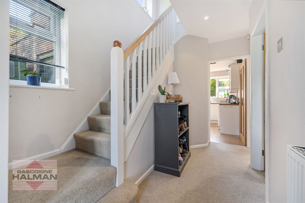 Property photo 2 of 17 Entrance Hallway