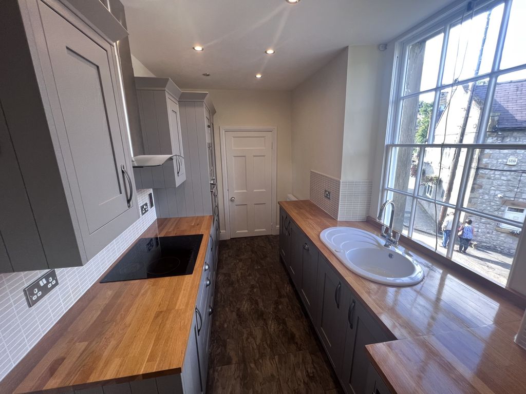 Property photo 2 of 9 B